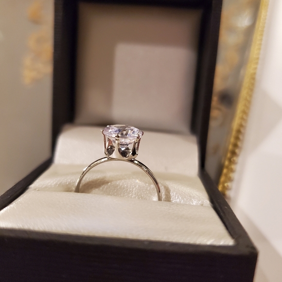 1.2 Carat AAA cubic zirconia birthstone ring - Picture 3 of 8